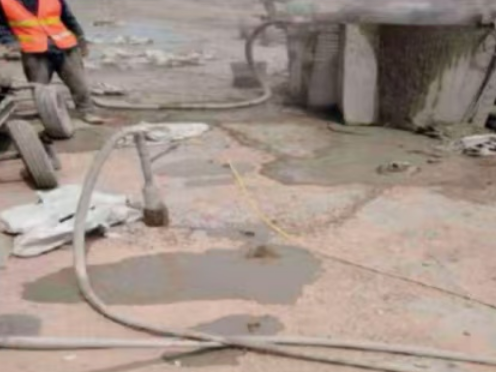 西双版纳水泥混凝土路面板底注浆技术 路面脱空注浆整治方案